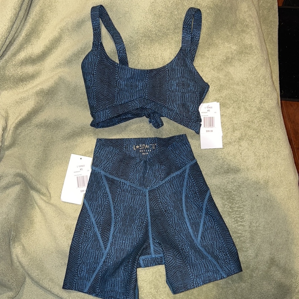 NEW* XSMALL* L SPACE V CUT BLUE SNAKESKIN BRA AND CARTER BIKE SHORT WORKOUT SET.